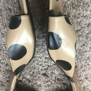 Black and beige Polk a dot slides